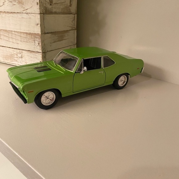 Maisto 1970 Chevrolet Nova SS Diecast Vehicle Lime Green - Picture 2 of 16